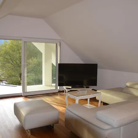 Delux At Robida Estate Apartment